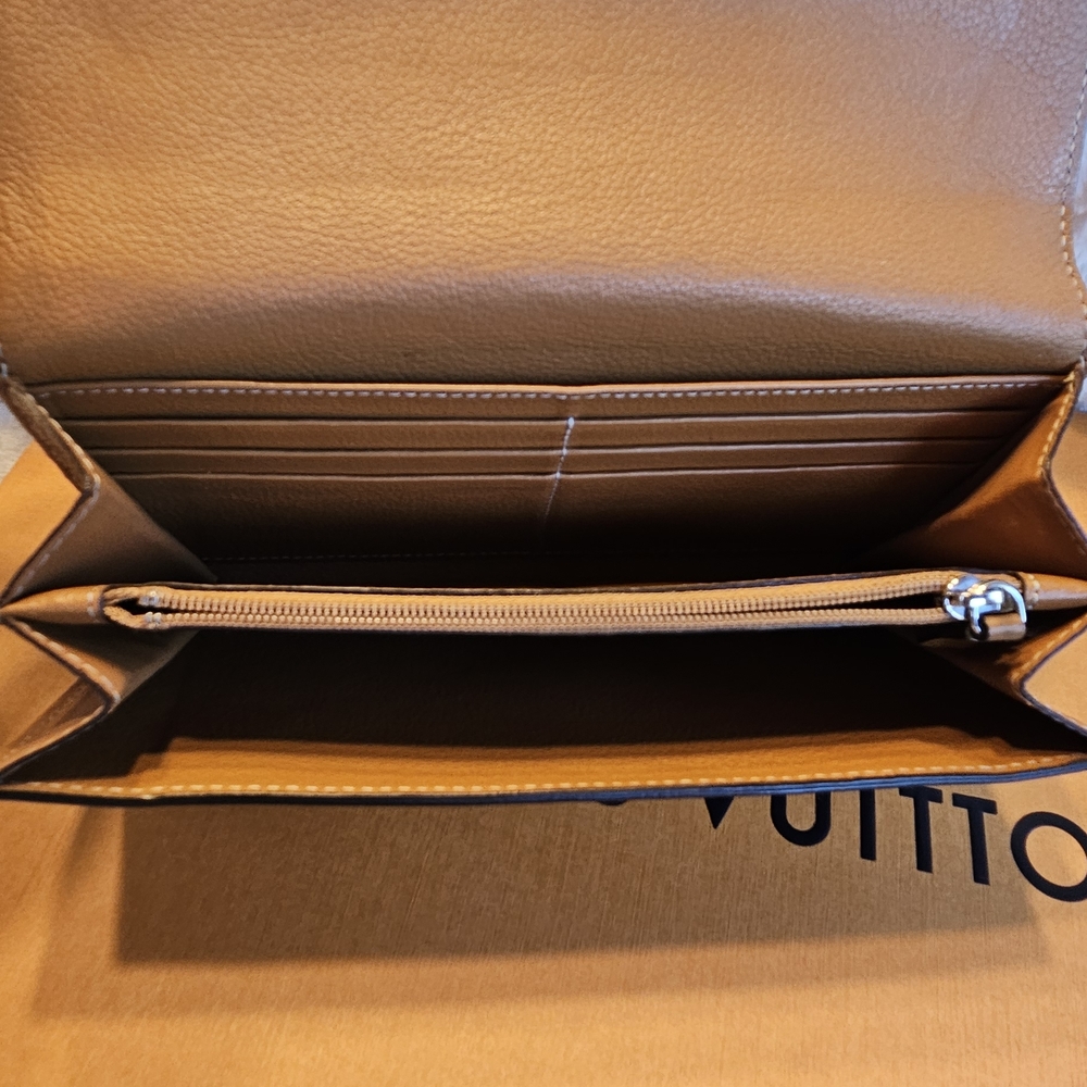 Cartier Tan Wallet with Textured Grain Finish - Picture 11 of 15